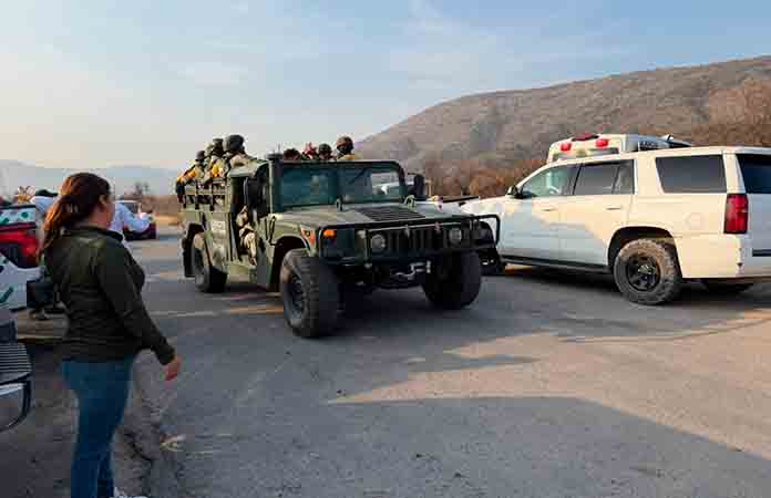 Llega apoyo para sofocar incendio