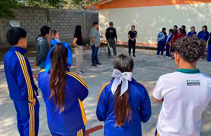 Ofrecen pláticas sobre uso de las redes sociales