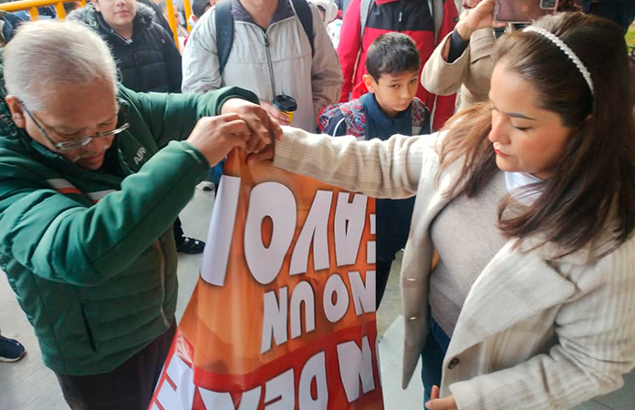 Paterfamilias retiran plantón de escuela