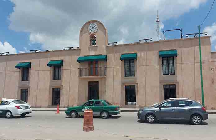 Por impuntuales, varios colaboradores quedan fuera de reunión laboral