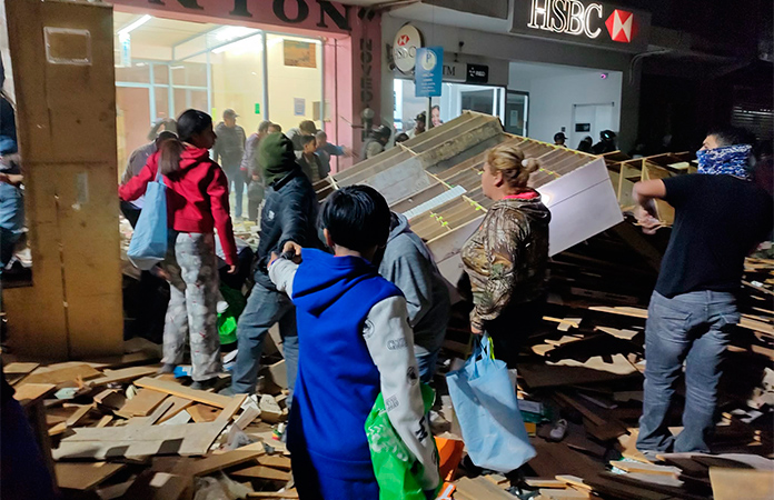 Rapiña luego de ser desalojada una tienda