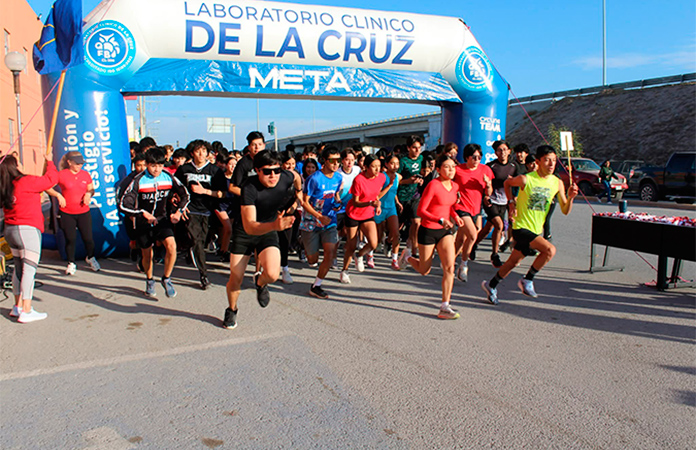 Celebran carrera atlética de la Preparatoria
