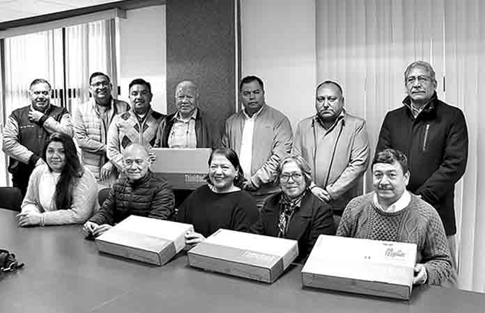 Reconocen a docentes por calidad educativa