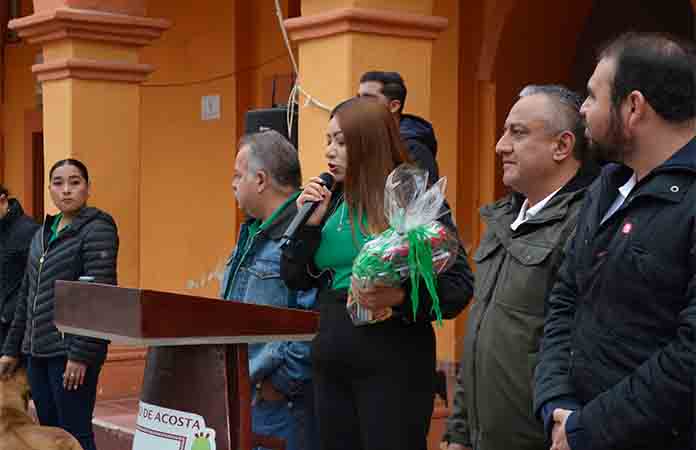 Reconocen a profes y alumnos del Cbta
