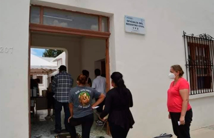 Se saturan servicios en el Registro Civil