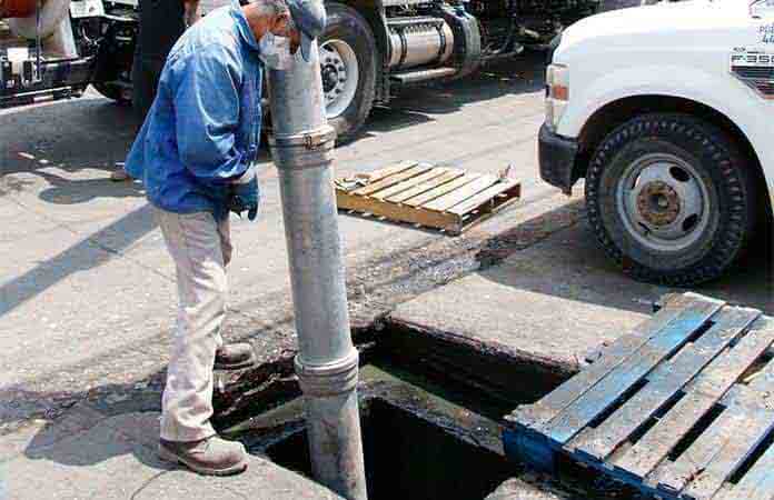 Urgen a reparar zanjas abiertas en la Escobedo