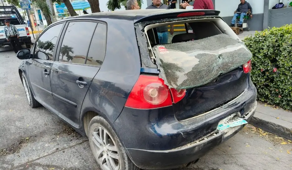 Alcance en el bulevar México-Laredo deja solo daños materiales