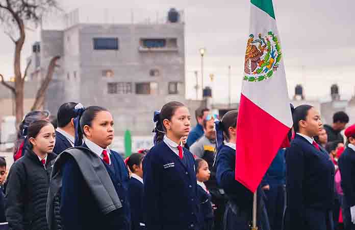 Alumnos de tercer grado conmemoran Día de la Bandera