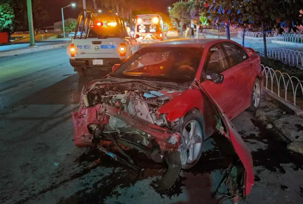 Dos lesionados en choque sobre bulevar México-Laredo