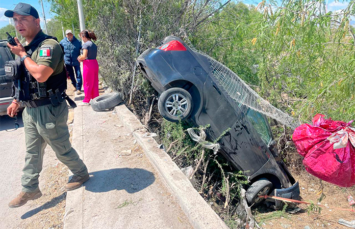 Raudo automóvil se accidenta en el Periférico Norte