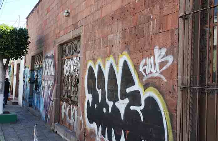 El abandono de fincas estimula el vandalismo