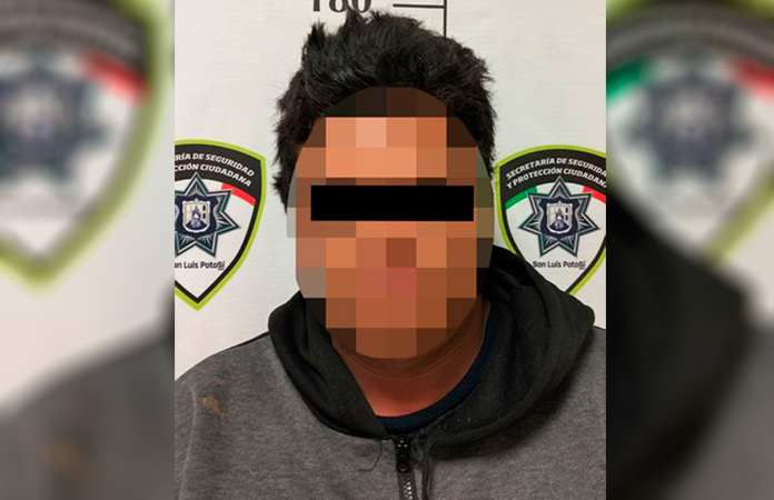 Guardia del HC golpea a mujer y lo detienen