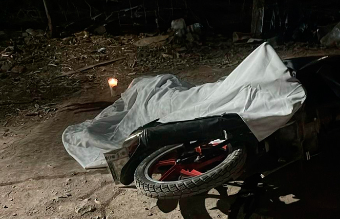 Hampones ejecutan a joven en moto