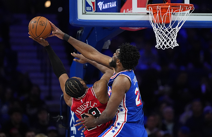 Lidera J. Embiid triunfo de 76ers