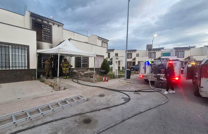 Se quema una vivienda en Villa de Pozos