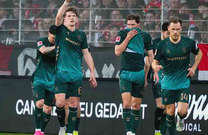 Werder Bremen sale de zona de descenso