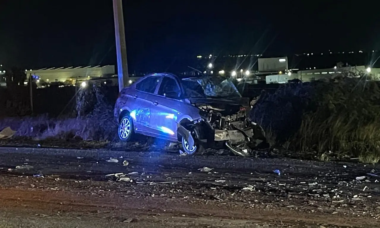 Mueren tres en choque frontal en carretera a Rioverde