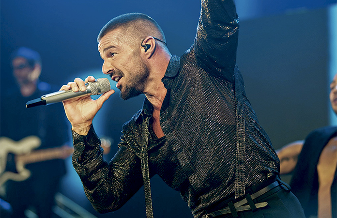 REGRESA A LOS ESCENARIOS