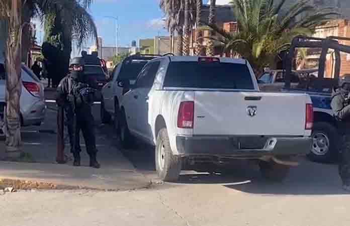 Atacan comandancia y vivienda; un muerto