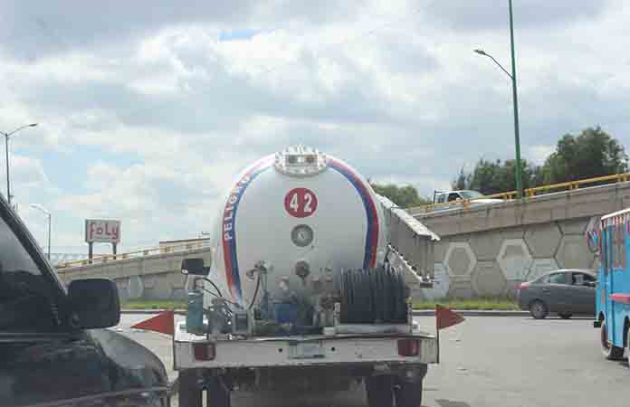 Cachan a piperos llenando tanques