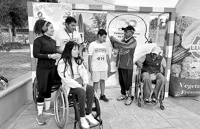 Celebran carrera atlética nocturna