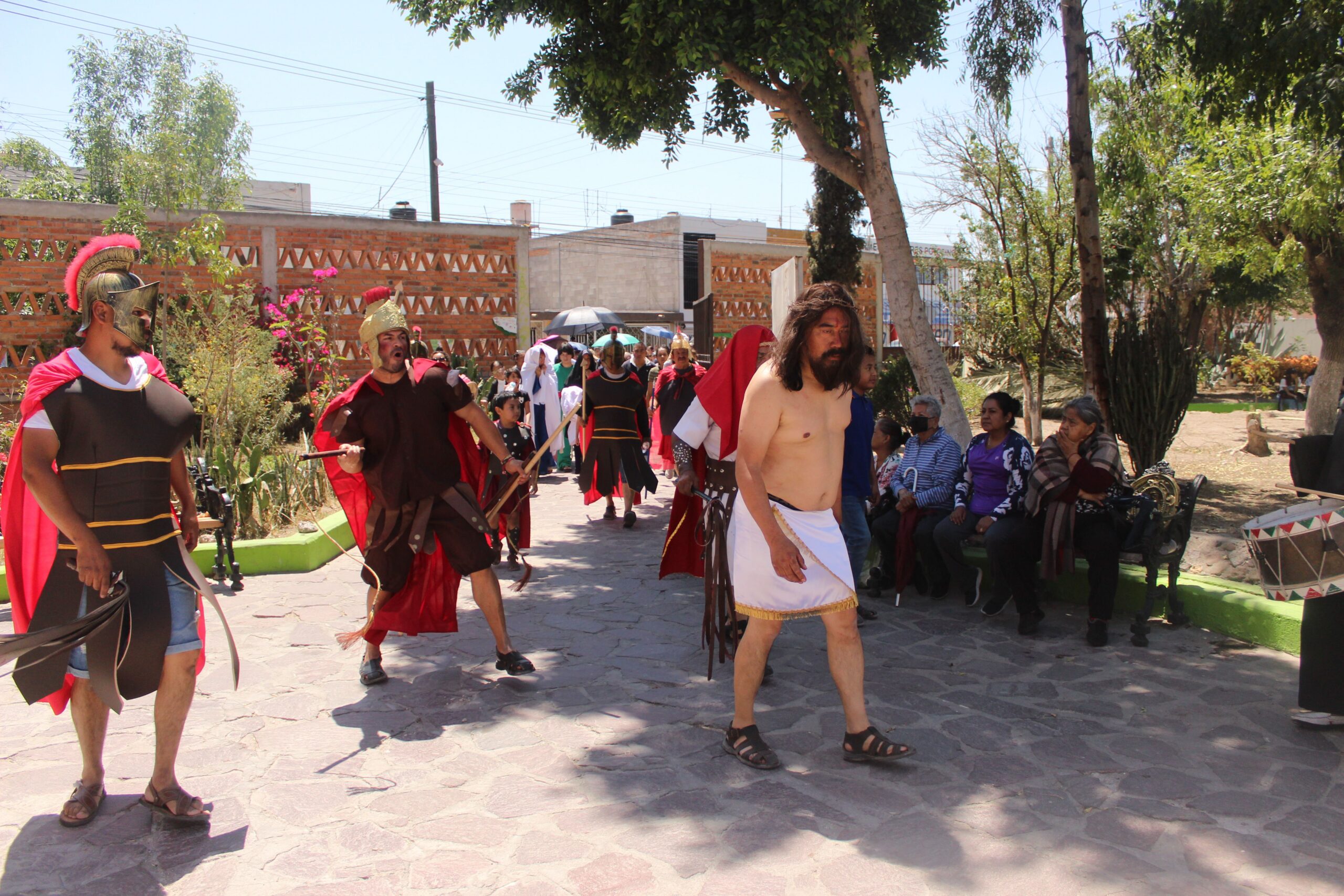 Feligreses de San Felipe realizaron el Víacrucis