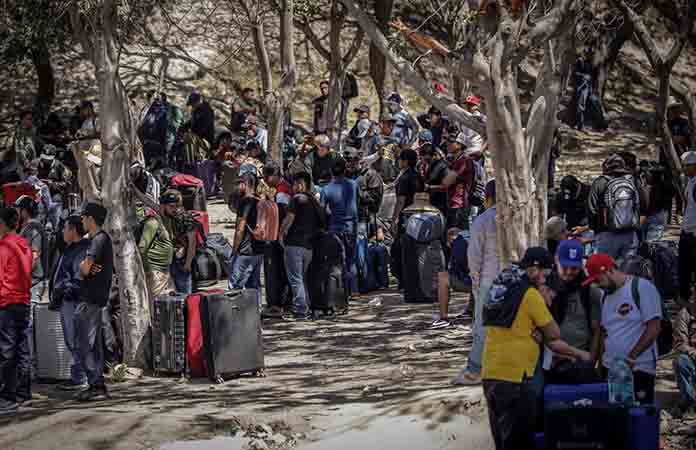 Jornaleros cruzan a EU para la cosecha