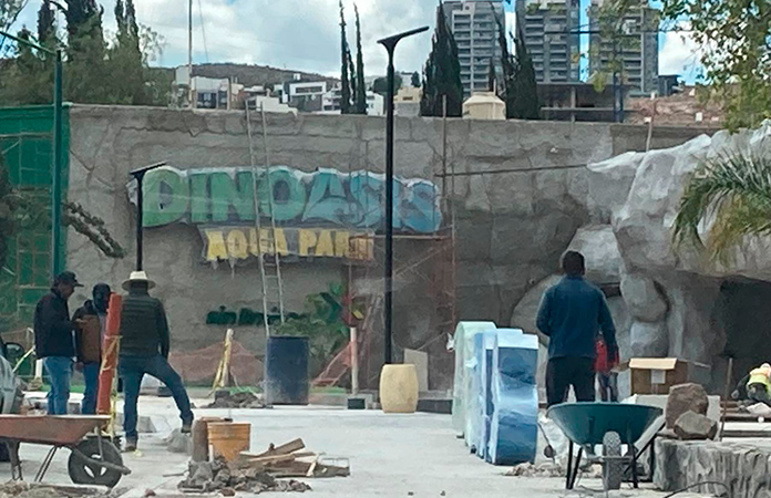 Le sale dueño al nombre Dinoasis