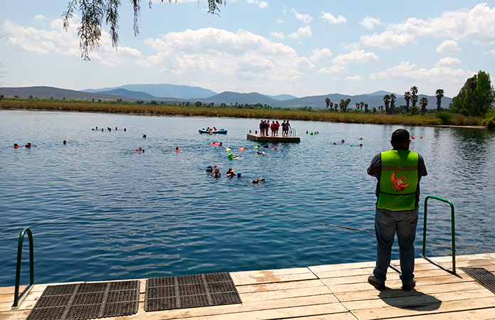 Miles de turistas visitan Zona Media