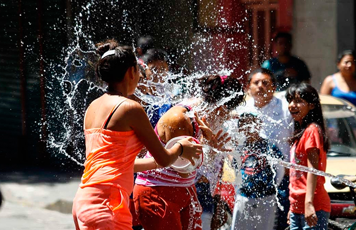 Multarán a quien derroche agua el Sábado de Gloria
