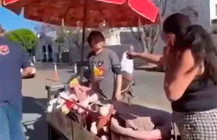 Retiran al vendedor que golpeó a anciano