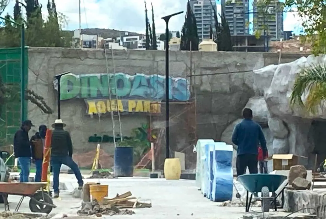 Aparece un “Dinoasis” en Michoacán, hasta con el mismo logo