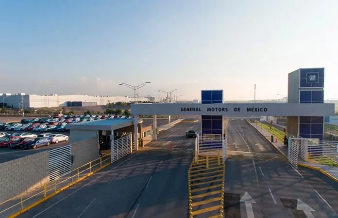 Aplazan huelga en planta GM