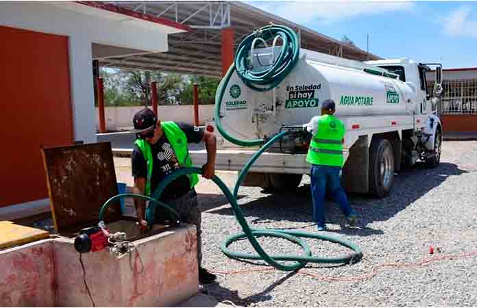 Agua es abastecida en escuelas por altas temperaturas