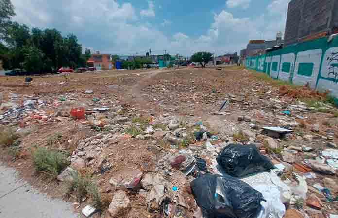 Área común se convierte en tiradero de basura