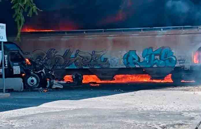 Brutal choque de tren y camión cisterna
