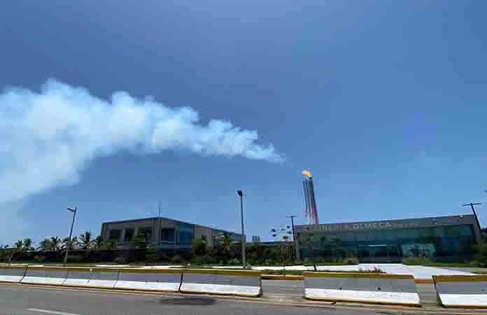 Cae producción de refinería Dos Bocas