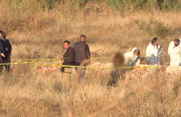 Hallan siete cuerpos dentro de un socavón