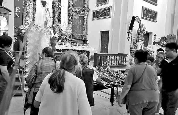 Se pierde tradición de ofrecer flores