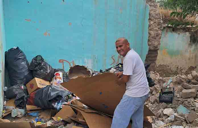 Terrenos baldíos son basureros clandestinos