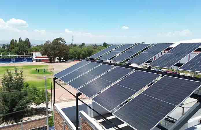 Usarían paneles solares para bombear agua de los pozos