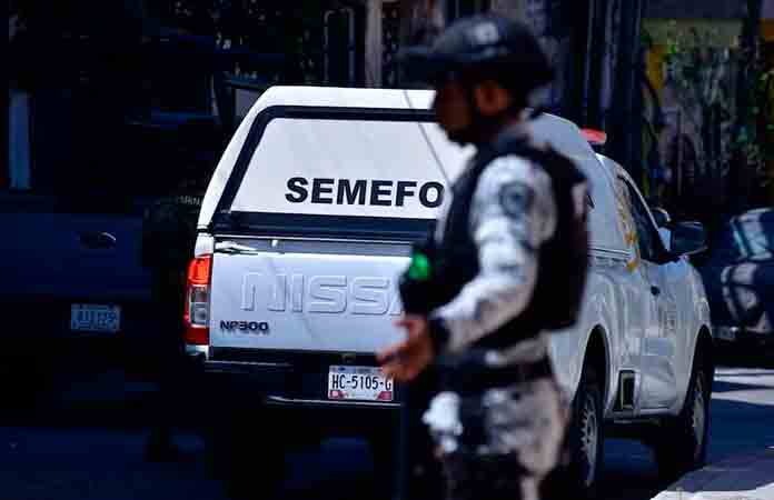 Abandonan cuatro cuerpos decapitados en auto en Guerrero