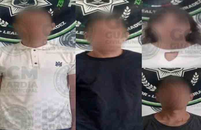 Agarran a 4 viciosos consumiendo droga en plena vía pública