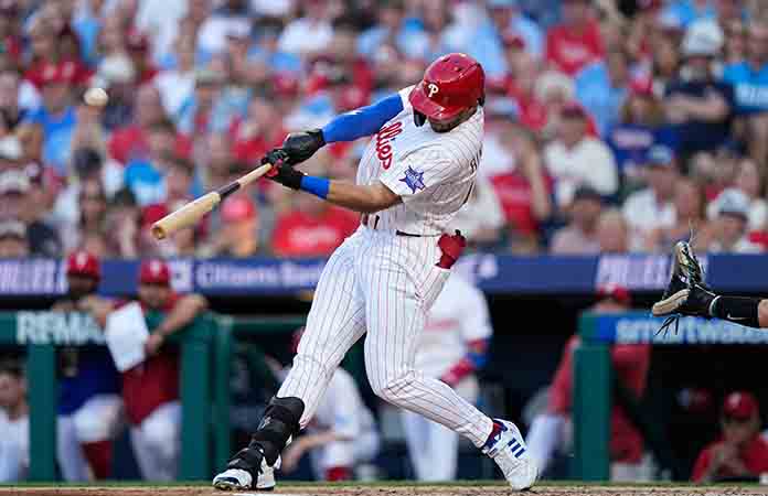 Blanquean Wheeler y Filis 7-0 a Marlins