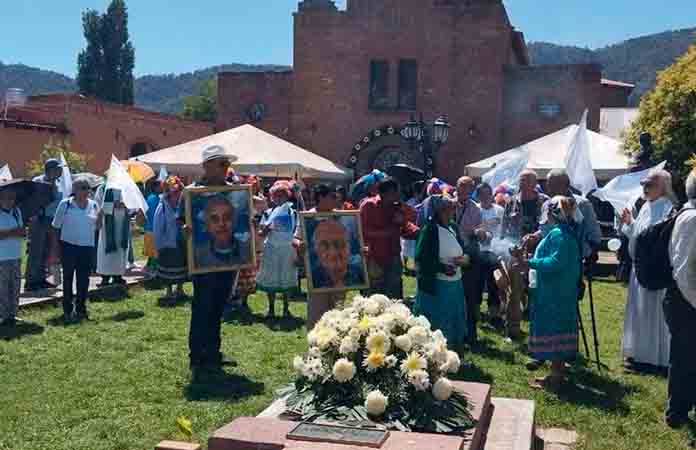Con misa, recuerdan a sacerdotes jesuitas