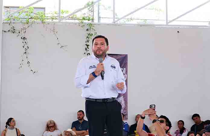 Levanta la mano David Azuara para ir por la capital