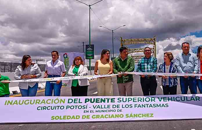 Entregan RGC y alcalde Navarro M. el puente más grande de SLP