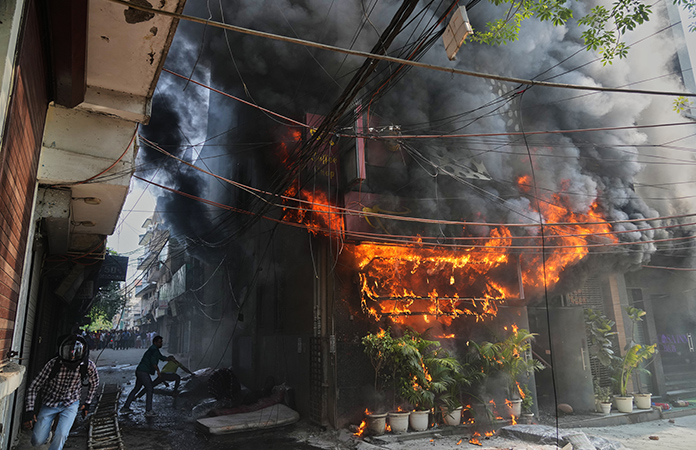 Incendio consume hotel en N. Delhi