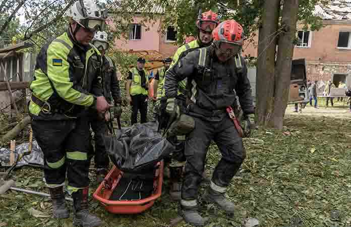Rusia ataca edificioen Járkiv; un muerto