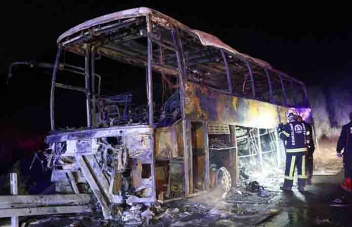 Se incendia autobús en Turquía; 8 muertos